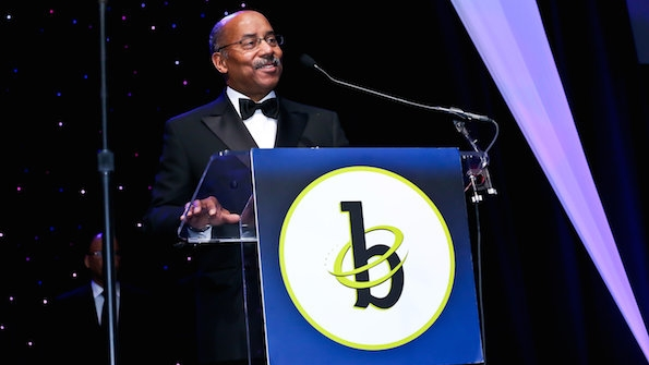 Welburn addresses the BEYA Stem Conference gathering after receiving the 2015 Black Engineer of the Year award