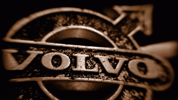 Volvo Quarterly Sales Plunge but Orders Cheer Market