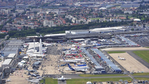 BoeingAirbus Dogfight to Dominate Worlds Top Airshow