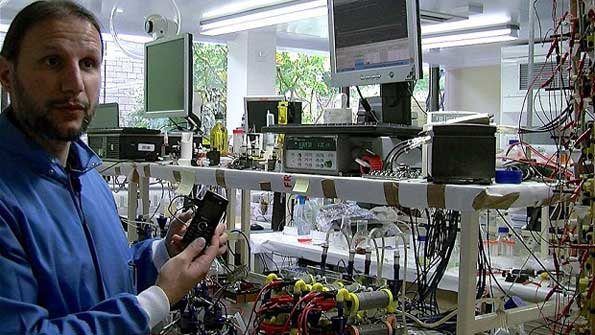 Ioannis Ieropoulos with urine powered phone