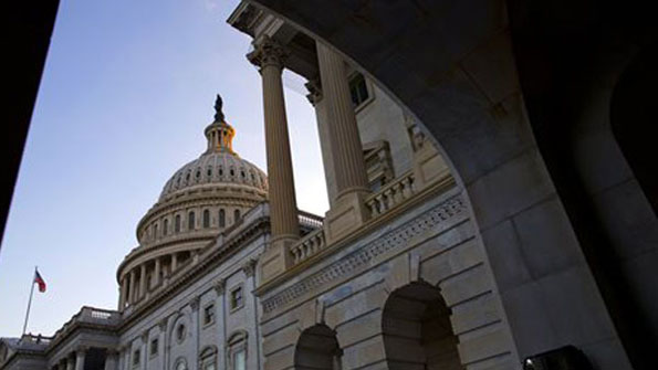 Oil Drops on US Inventories Budget Fight