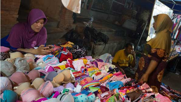 Indonesia to Ease Curbs on Foreign Investment