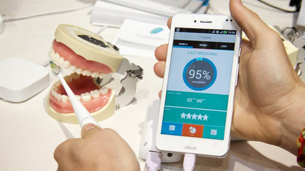 Kolibree smart toothbrush at CES