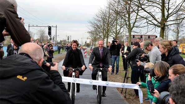 Worlds First Solarpowered Bicycle Path Unveiled in the Netherlands