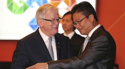 Australia trade minister Andrew Robb, left, chats with Myanman ASEAN chair Min Thien during a meeting last month. Robb has said completion of the TPP could prove difficult.