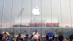 Apple fans and others snap photos of the Hangzhou China retail store Apple fans and others snap photos of the Hangzhou China retail store