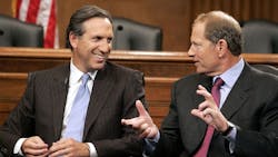 Honeywell CEO David Cote right talks with Starbucks CEO Howard Schultz Honeywell CEO David Cote right talks with Starbucks CEO Howard Schultz