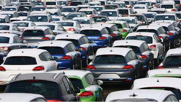 Cheap Gas Means US Should Ease Auto Efficiency Lawmakers Say