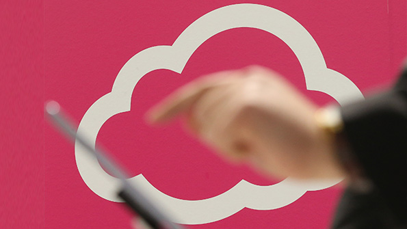 A CeBIT attendee tests cloud computing technology