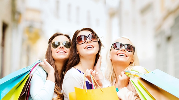 US Consumer Confidence Jumps to Highest Level Since 2001