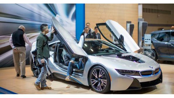 BMW Launches First Augmented Reality Dealerships