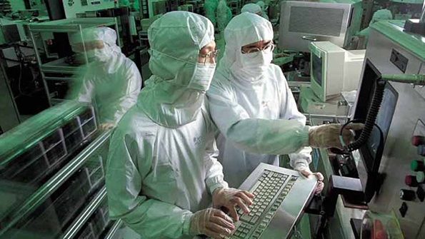 Worlds Biggest Contact Microchip Producer to Boost US Jobs