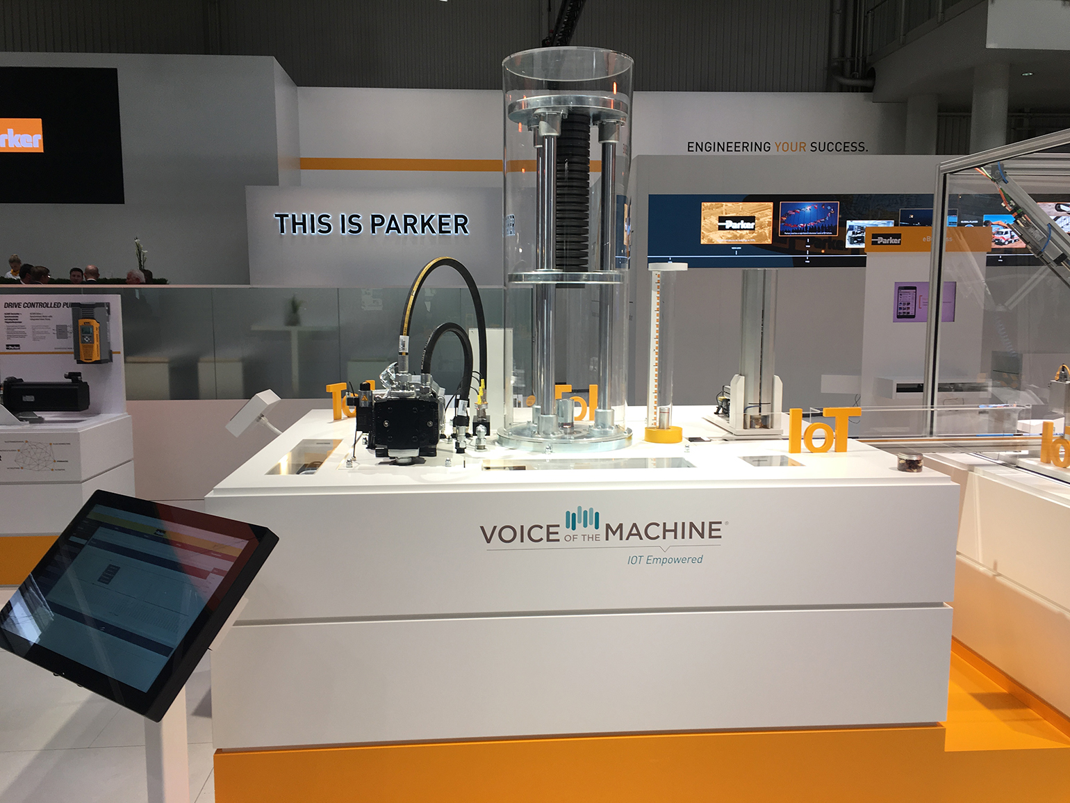 At Hannover Messe Parker Hannifin demonstrated its Voice of the Machine IoT platform providing customers with insights into the performance of discrete equipment components