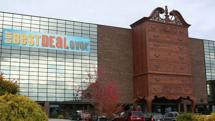 The World&rsquo;s Largest Chest of Drawers, in High Point, North Carolina.