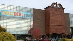 The World’s Largest Chest of Drawers, in High Point, North Carolina. The World’s Largest Chest of Drawers, in High Point, North Carolina.