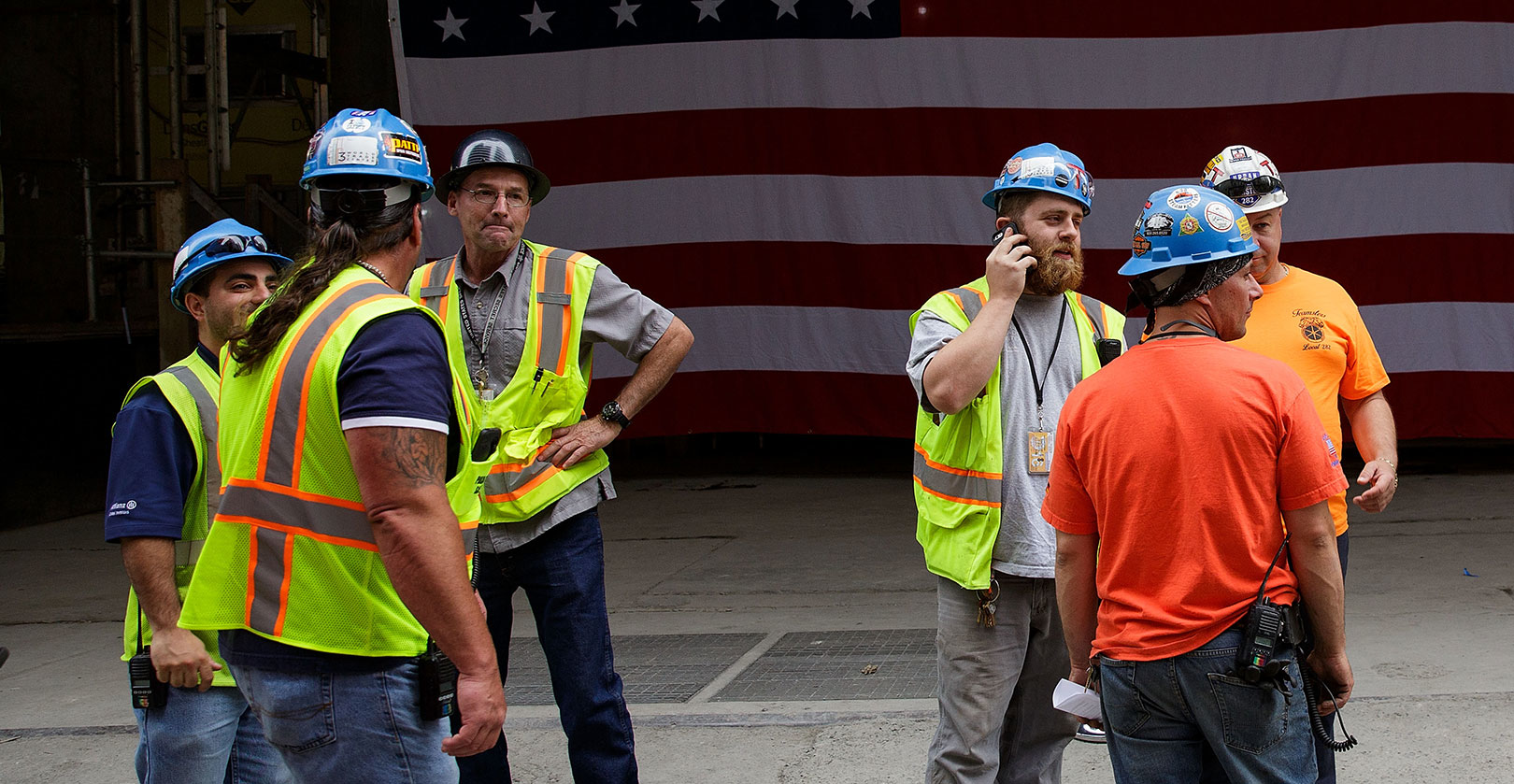 construction-worker-us-flag-1620