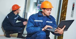 maintenance-laptop-hardhat-1620 maintenance-laptop-hardhat-1620