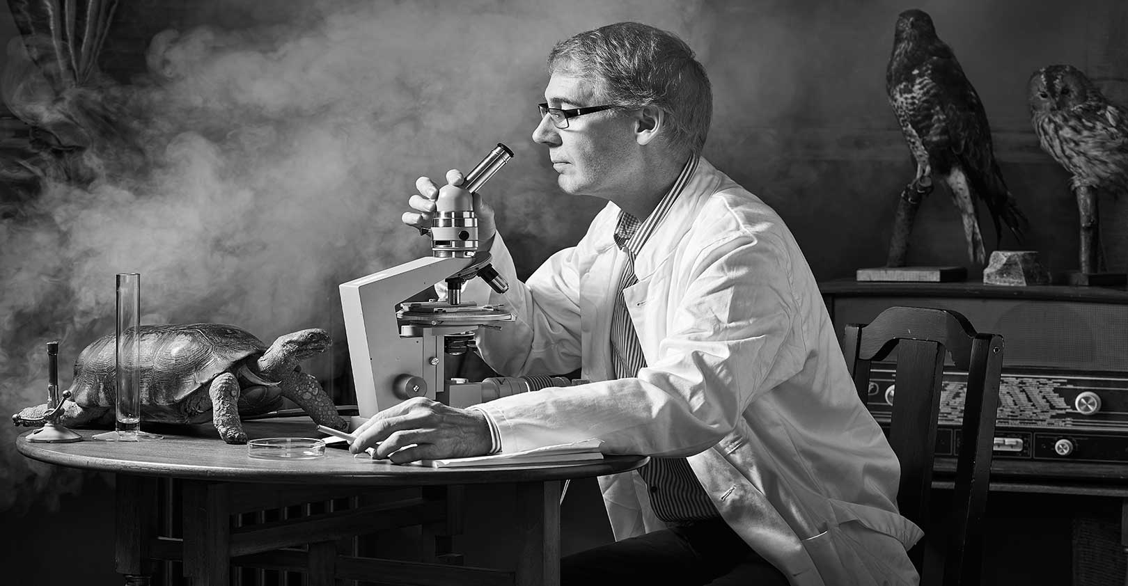 scientist-microscope