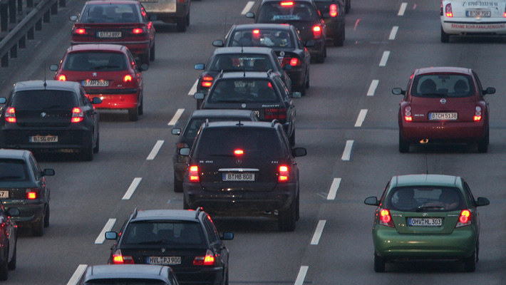 US Car-Import Probe Advances as Trump Plans Trade Meeting