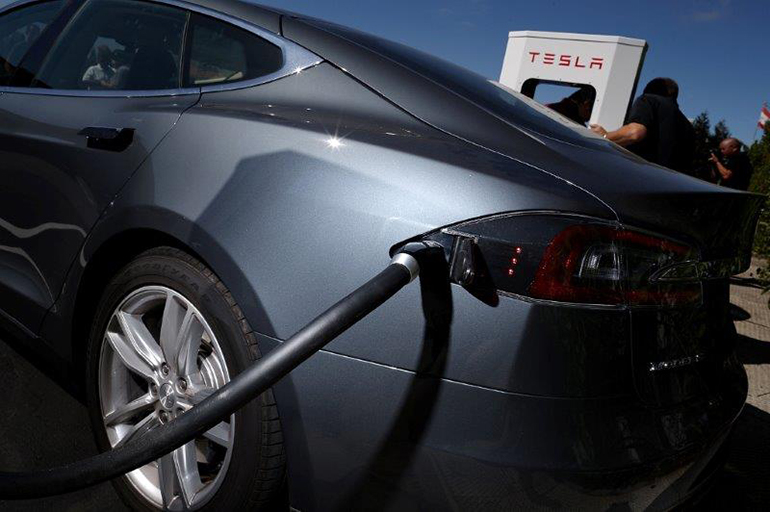 VW to Use Tesla Batteries at US Car-Charging Stations