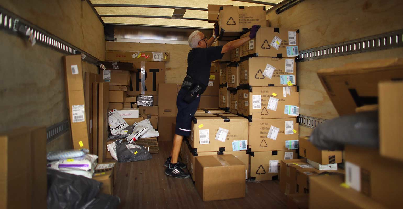 man loading Fedex truck