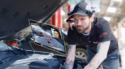 realwear-ubimax-bmw-mechanic.jpg