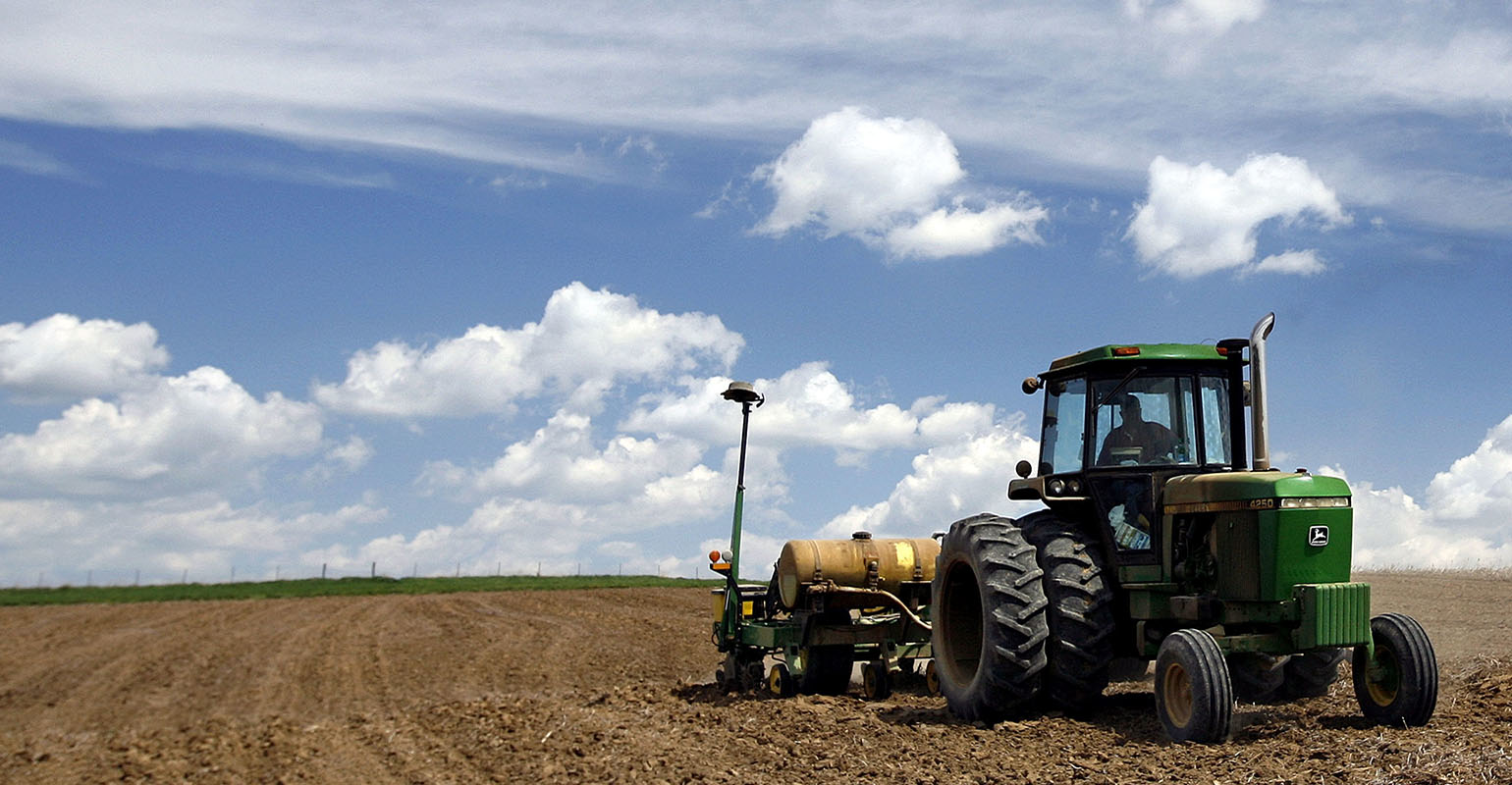 John Deere-corn-farming-tractor-agriculture-Mark Hirsch-Stringer-Gettyimages.jpg