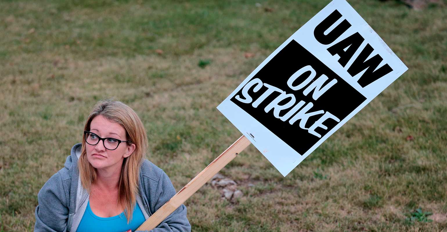 UAW-strike-GM-flint-michigan-JEFF KOWALSKY-AFP-getty images.jpg