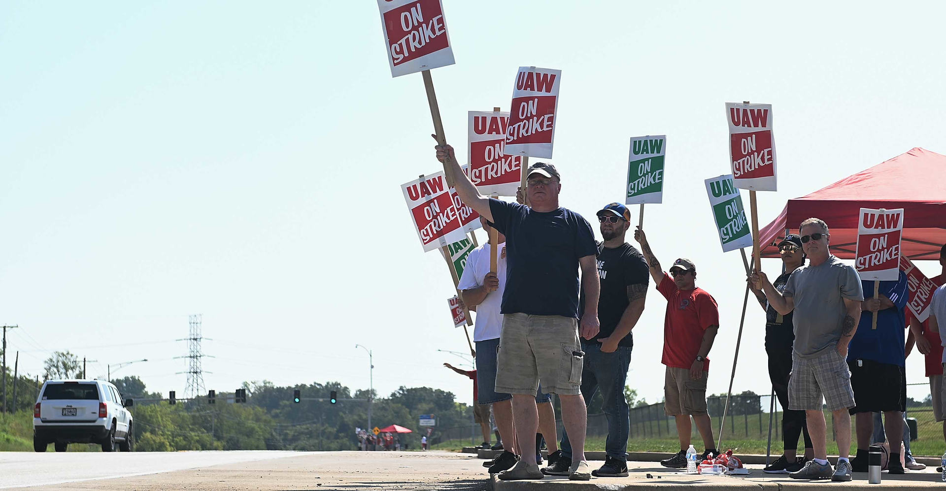 UAW-workers-striking-Michael-B.-Thomas-Stringer-Getty-Images-News.jpg