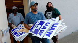 UAW-signs-JEFF-KOWALSKY-AFP-getty.jpg