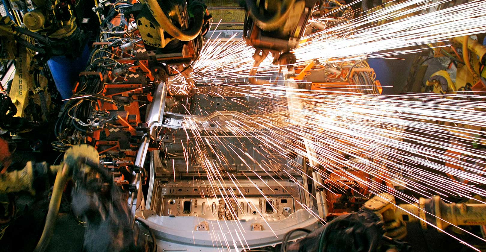 robot-arms-welding-cars-GM-plant-lansing-michigan-Bill-Pugliano-Stringer-Getty.jpg