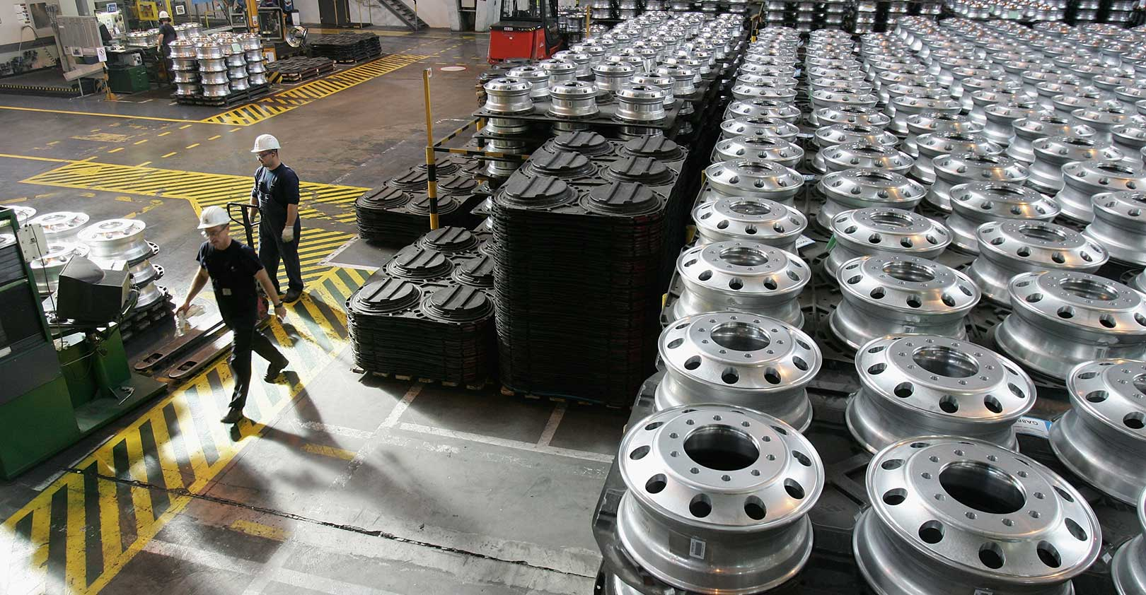 aluminum-wheels-factory-alcoa-hungary-sean-gallup-getty-images.jpg