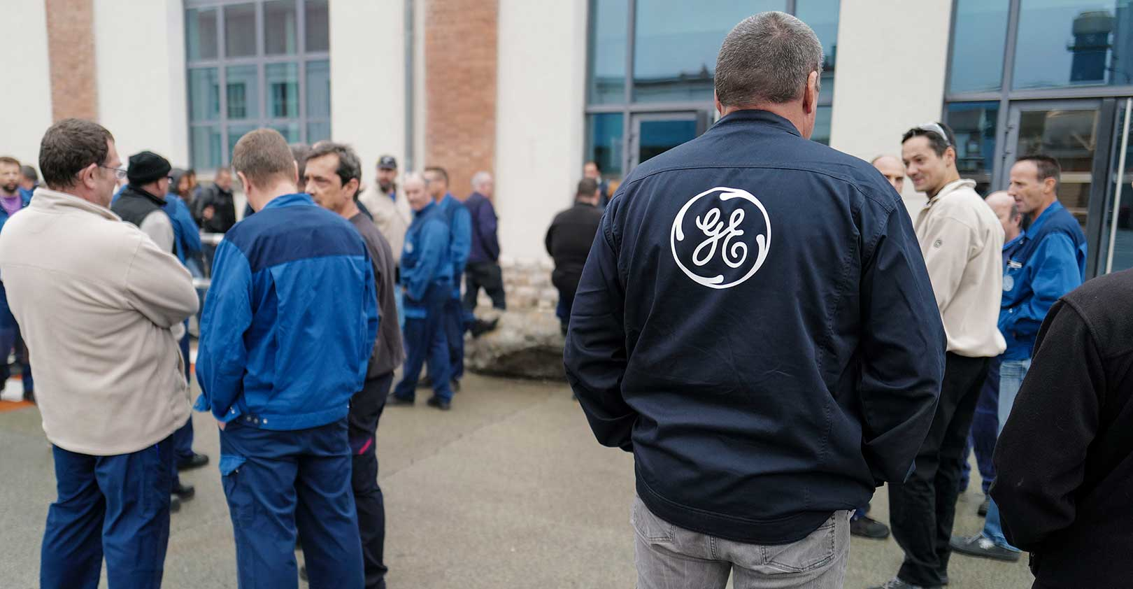 ge-employees-milling-around-belfort-france-SEBASTIEN-BOZON-AFP-Getty-Images.jpg