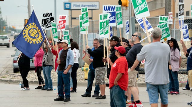 UAW members picket at GM site in Flint, MI, Monday, Sept. 16, 2019.