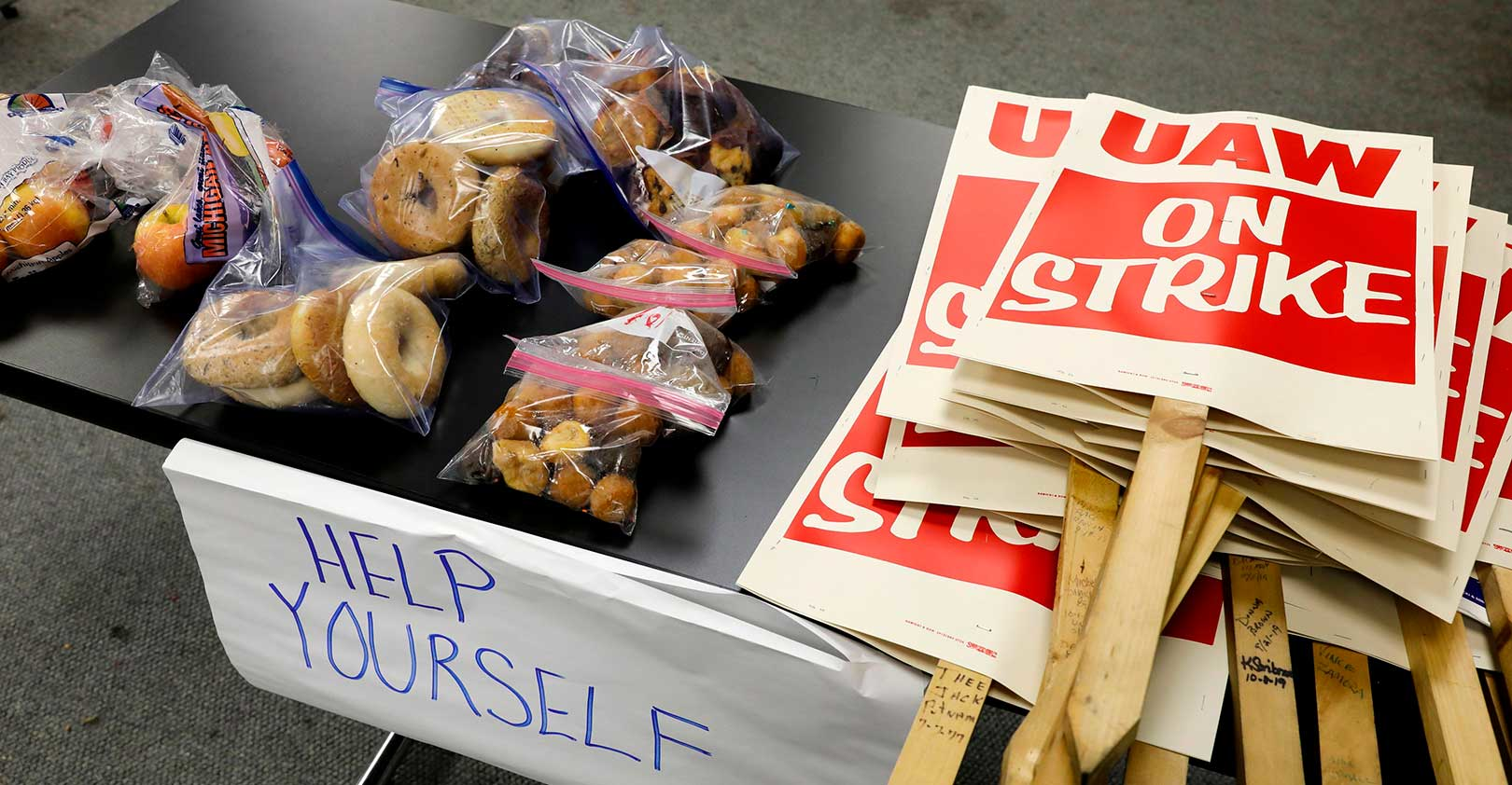 UAW-strike-donated-food-michigan-JEFF-KOWALSKY-AFP-GETTY.jpg