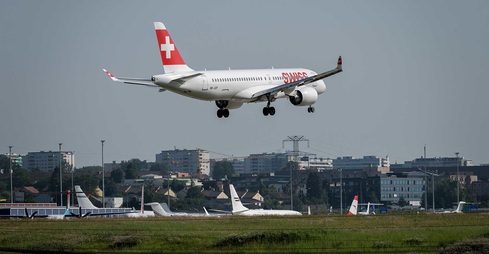 Airbus-A220-landing-Geneva-FABRICE-COFFRINI-AFP-Getty.jpg
