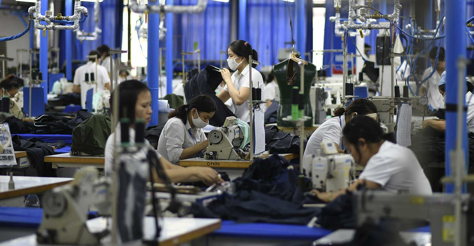 vietnam-factory-garment-workers-Manan-VATSYAYANA-AFP-Getty.jpg