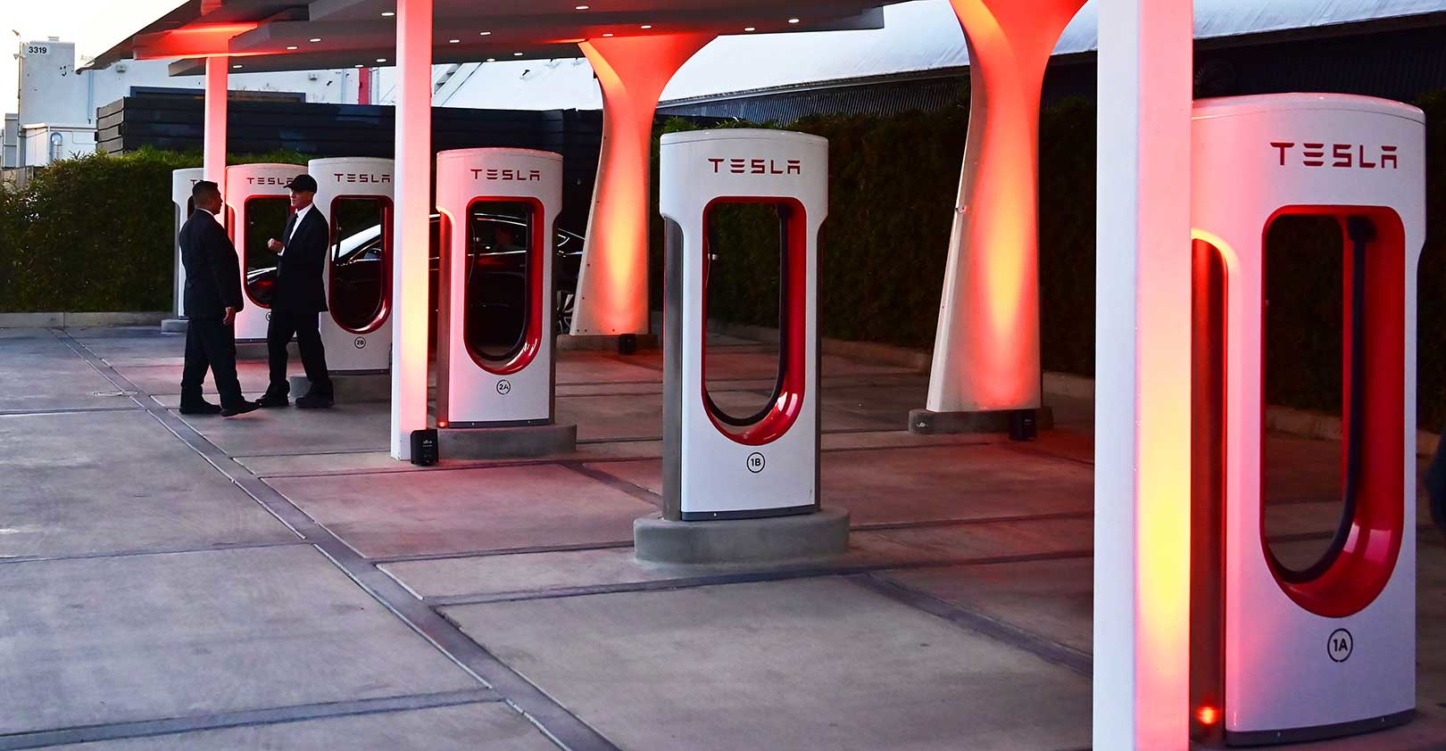 Tesla-charging-stations-mostly-empty-FREDERIC-J.-BROWN-AFP-Getty.jpg