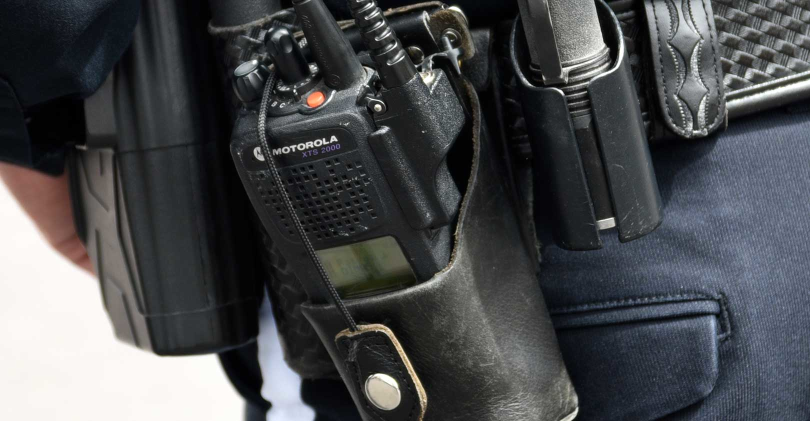 motorola-radio-on-police-belt-Robert-Alexander-Getty-Images.jpg