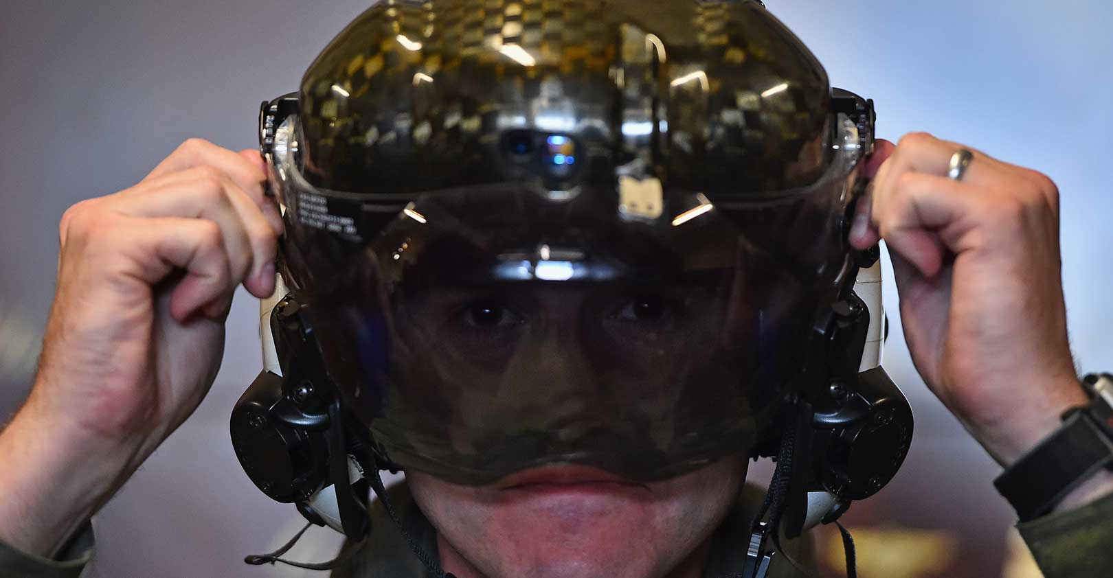 f-35-fighter-pilot-helmet-lockheed-martin-lcokheed-Jeff-J-Mitchell-Getty-Images.jpg
