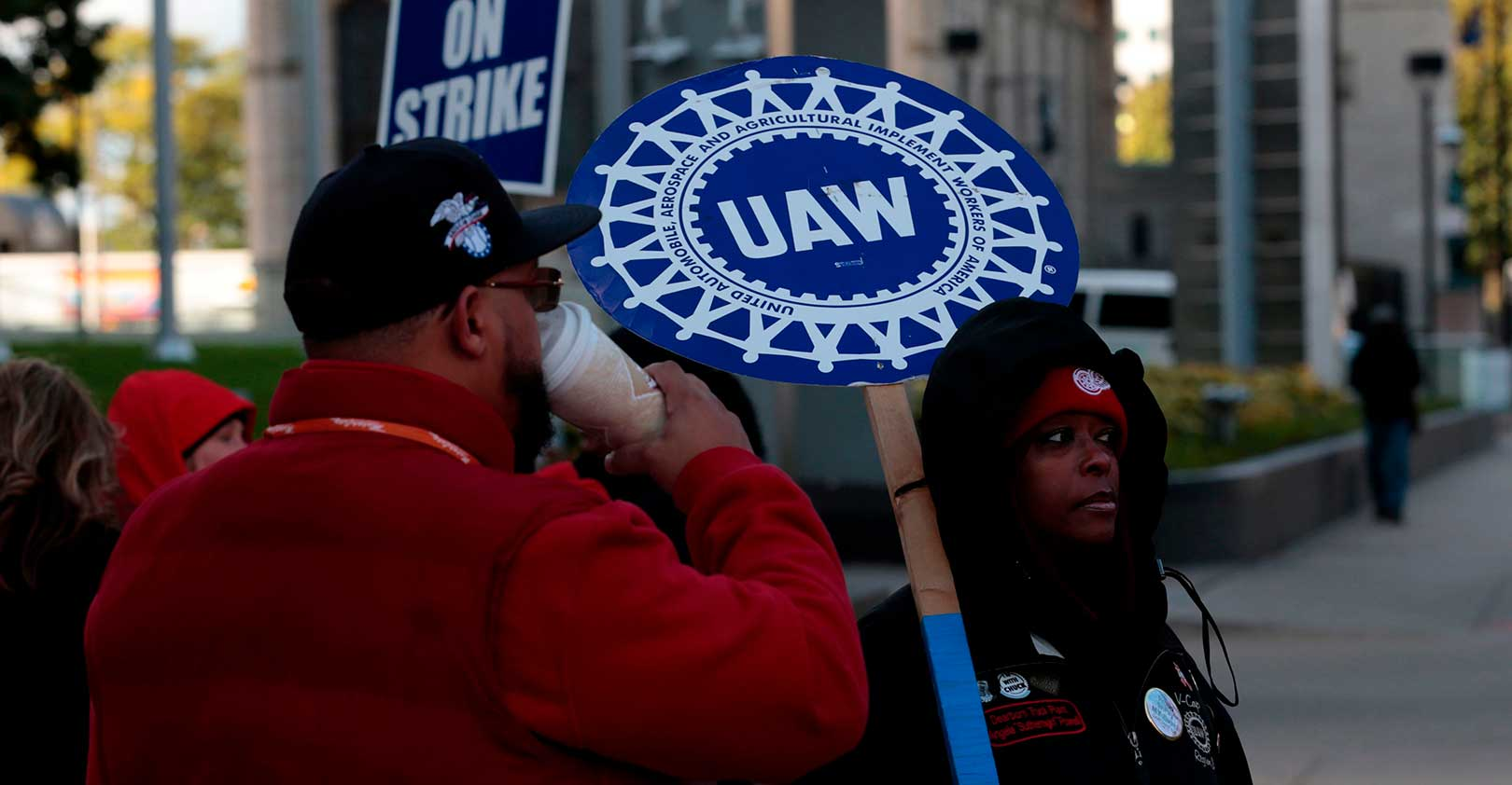 GM-workers-picketing-detroit-10.17.19-JEFF-KOWALSKY-AFP-Getty-Images.jpg