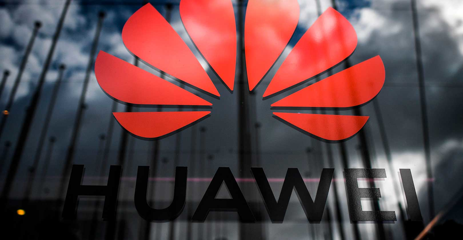 huawei-logo-on-glass-wall-PATRICIA-DE-MELO-MOREIRA-AFP-Getty-Images.jpg