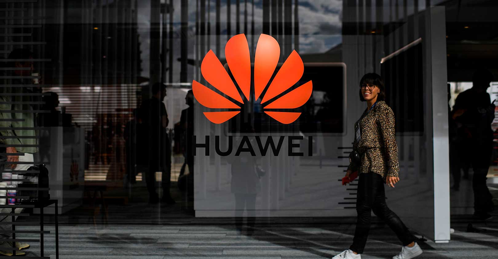 huawei-logo-red-PATRICIA-DE-MELO-MOREIRA-AFP-via-Getty.jpg