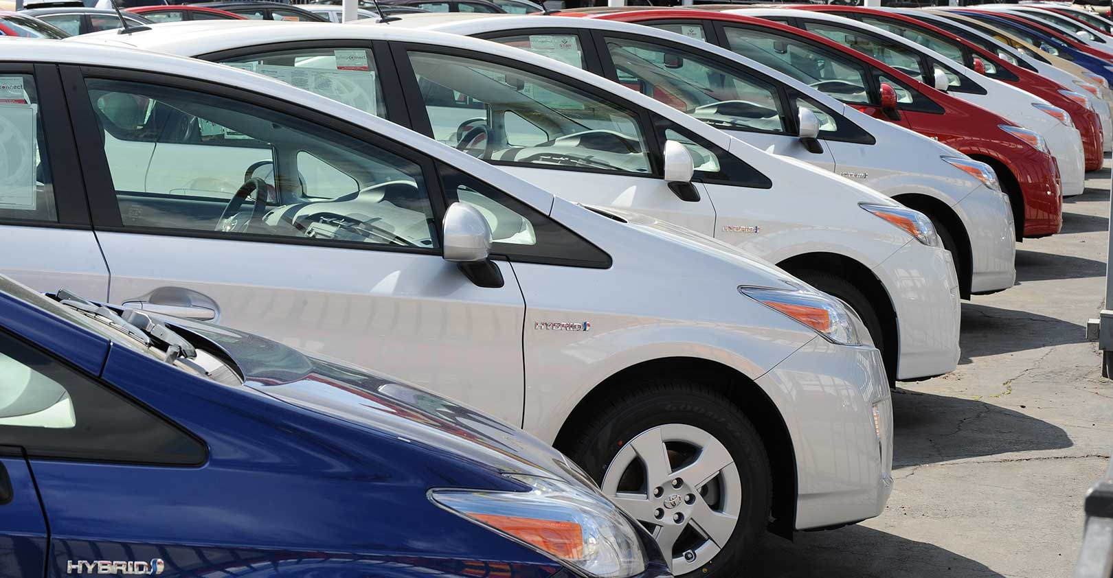 toyota-hybrid-prius-line-dealership-Mark-Ralston-AFP-Getty-Images.jpg