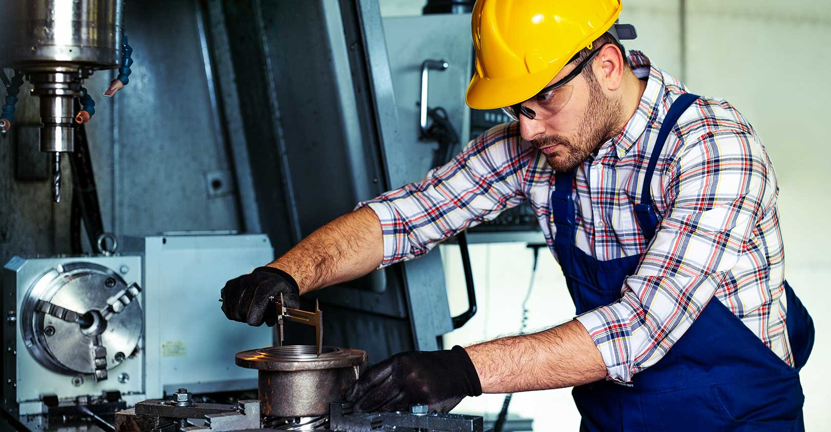 worker-using-CNC-milling-machine-workshop-istock-getty.jpg