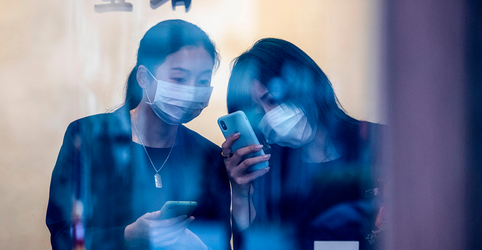 China Women Virus Masks Phone Noel Celis Afp Via Getty Images 5e418e2ae018e