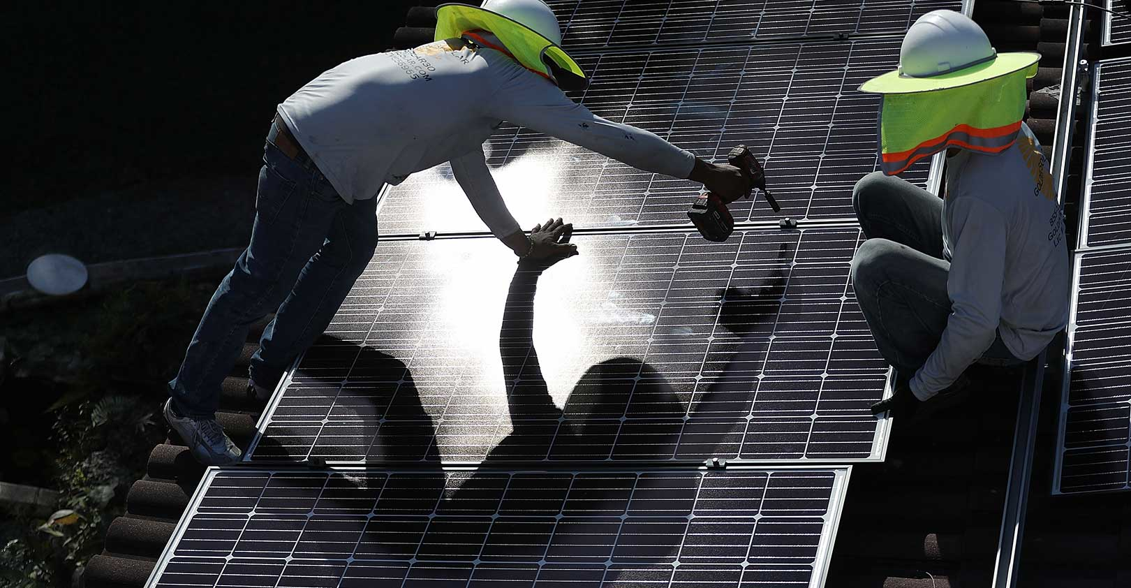 Solar Panel Workers Install Solar Panels On Roof Sunny Joe Raedle Getty 5e56e4311c68b
