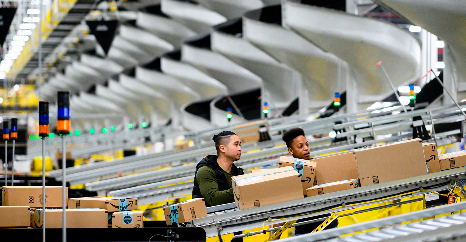 Amazon Distribution Center Nyc Staten Island Johannes Eisele Afp Via Getty Images 5e7133d18f2c3