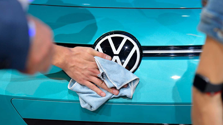 Industryweek 35894 Volkswagen New Logo Id 3 Electric Car Tobias Schwarz Afp Getty 5f3629037e4f6