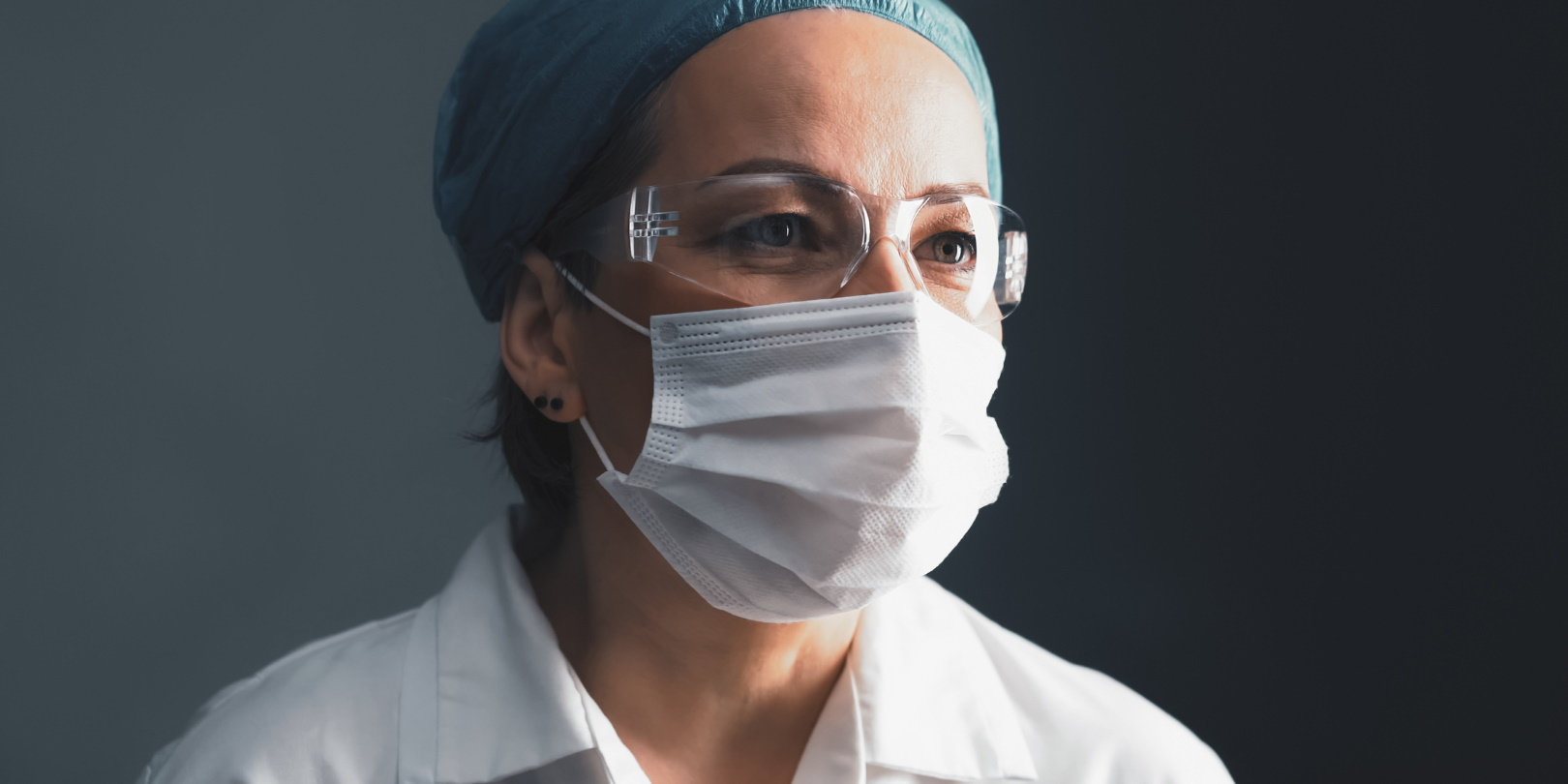 Masked Doctor Svyatoslav Lypynskyy Dreamstime 5f48a9342e802